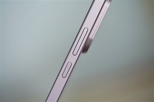 手感絕佳純直屏！vivo S30桃桃粉圖賞
