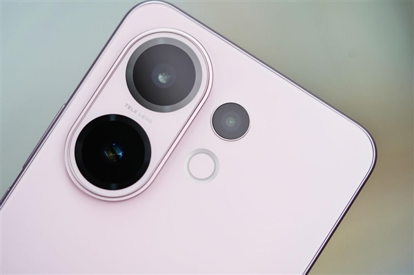 手感絕佳純直屏！vivo S30桃桃粉圖賞